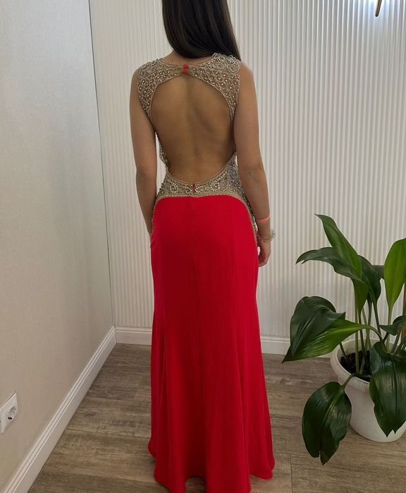 Вечернее  красивое платье