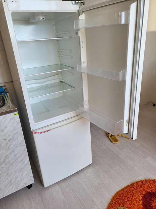 Холодильник Vestel