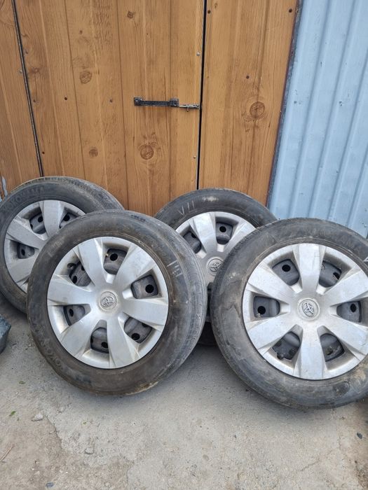 Продам Шины 215/60  R16
