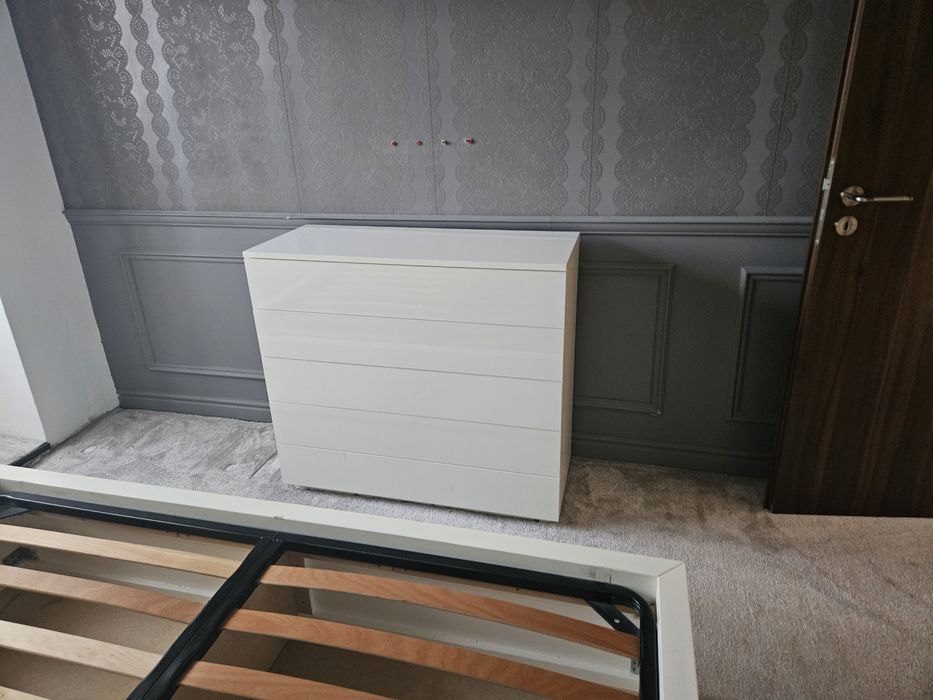 Vand set comoda  + 2 noptiere