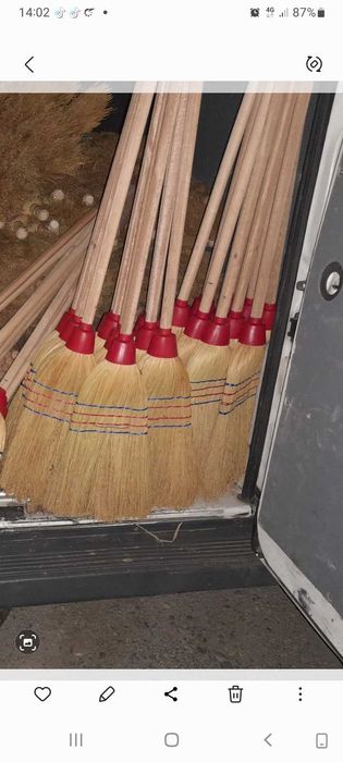 Mături sorg confecționate manual