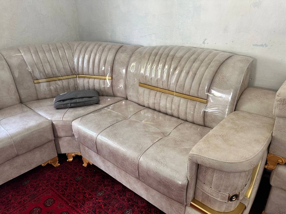 Продам диван и столик