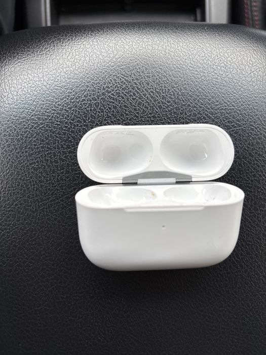 Продам Кейс наушников Airpods 2 pro