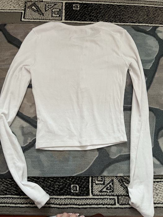 Белый лонгслив с пуговицами