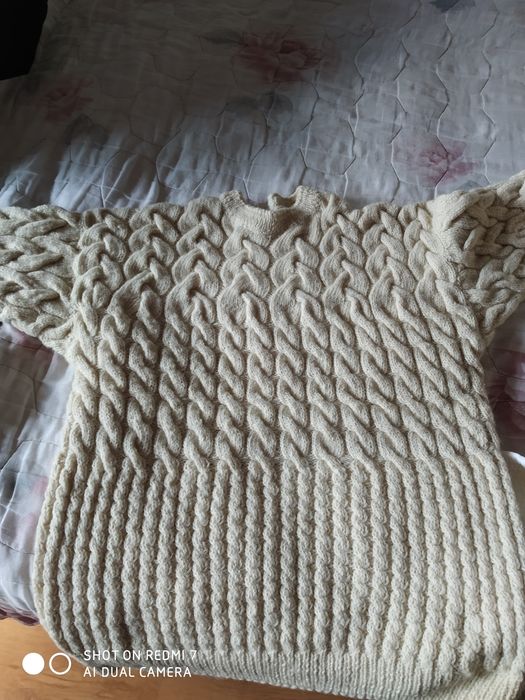 Ръчно плетени фланели и пуловери от вълна Чисто нови