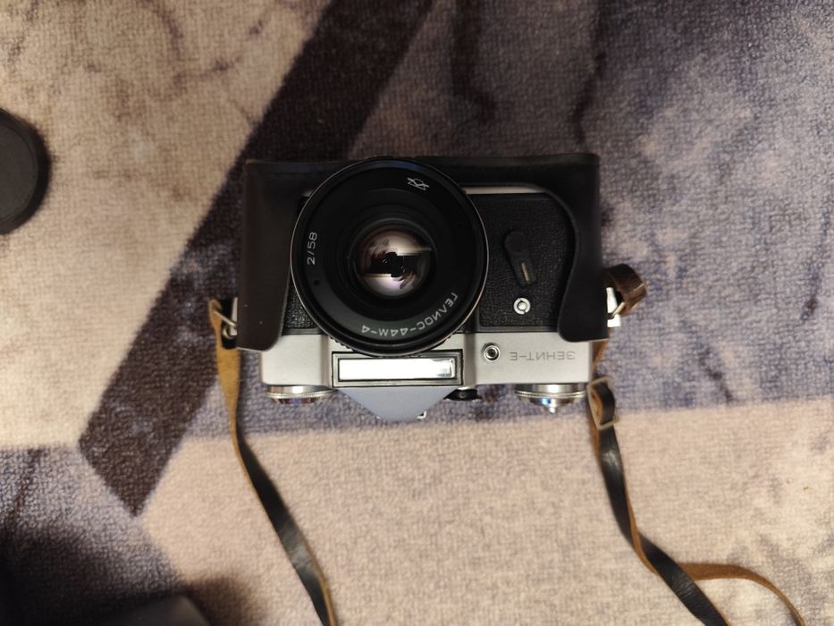 Пленочный советский фотоаппарат Зенит Е + Гелиос 44М 2/58