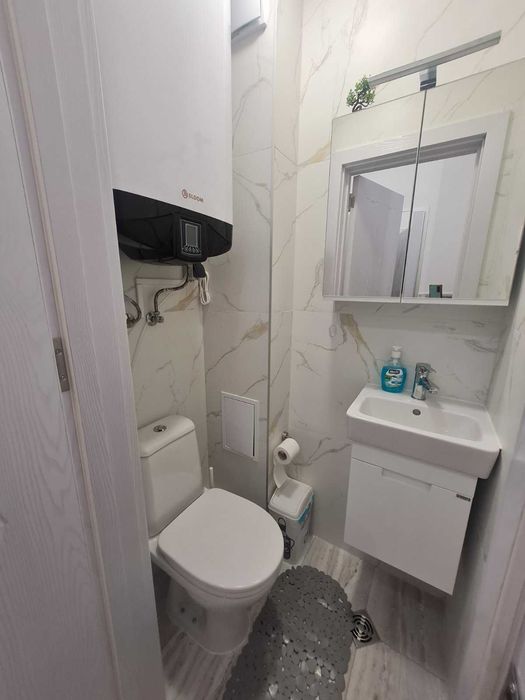 Дава се под наем Тристаен апартамент в Варна, Център - 80 кв.м за 887.4 € - Снимка #8