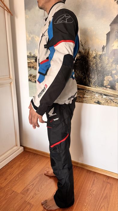 Costum complet Alpinestar. Andes Honda bonus șapca Honda