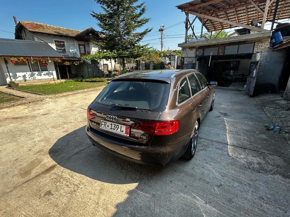 Audi A4 B8       .
