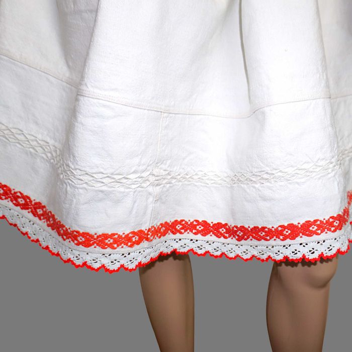 Fusta traditionala,poale vechi lucrate manual zona Lapus