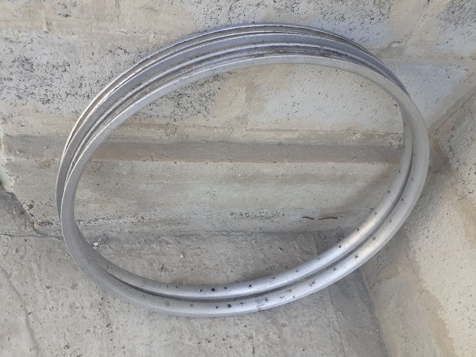 Prodayotsa  2 perednie diski 28