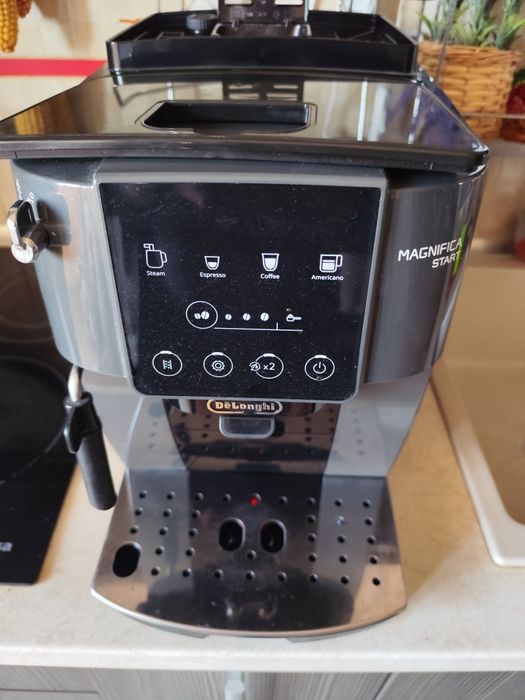 Vind automat cafea DeLonghi Magnifica Start,1000 lei