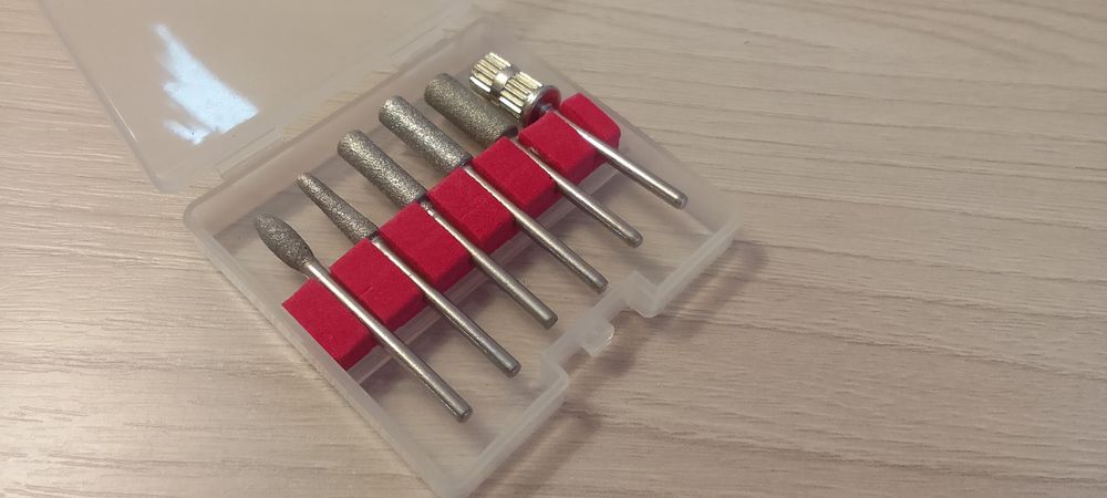 Уход для рук,базы,салфетки безворсовые,бафики и фрезы.