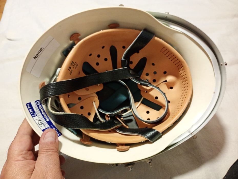 Vând / schimb casca din material fosforescent