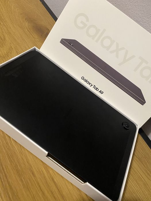 Vând tableta samsung Galaxy Tab A9 cu cartela