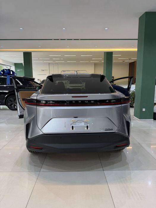 Lexus rz450e электр 520км