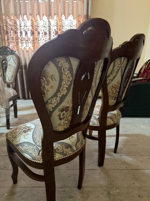 Стулчики 24 шт яхши ҳолатда