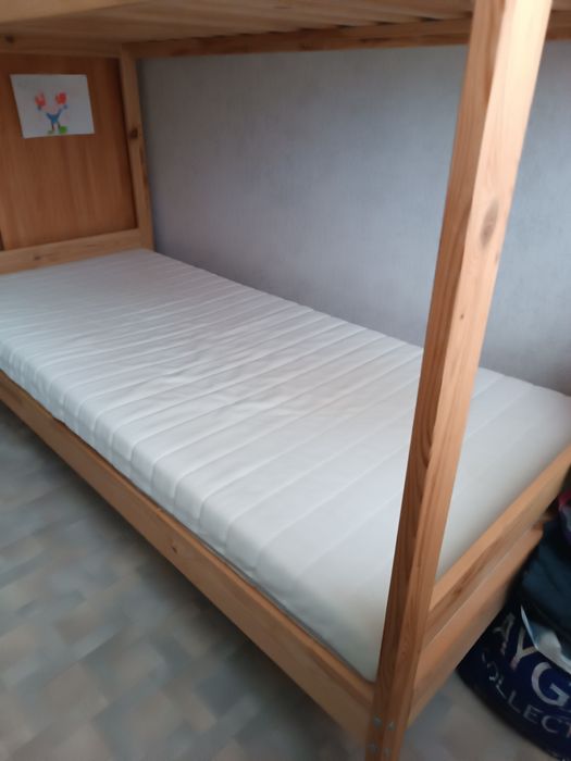 Двухъярусная кровать