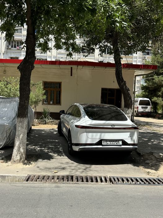 Sebzor 1 dom 3 xona sotiladi
