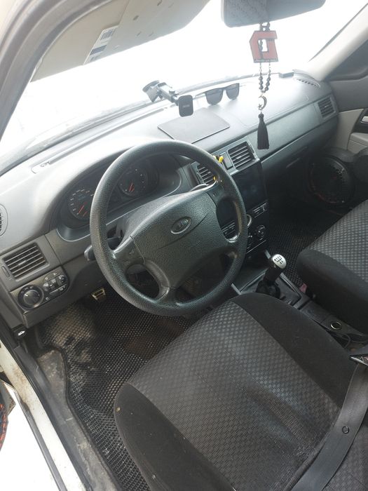 Продам машыну приору