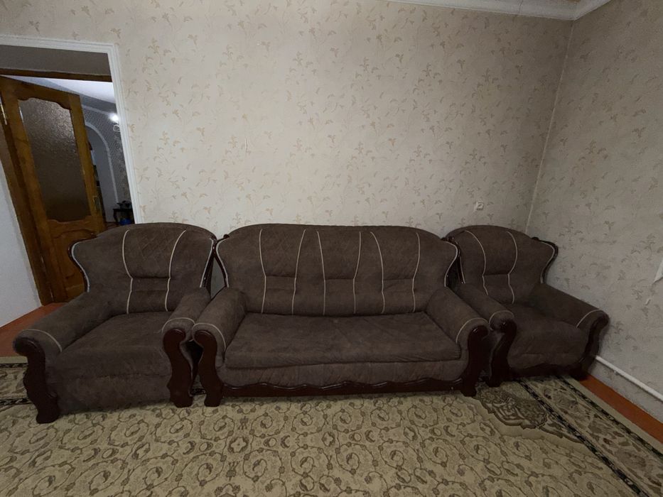 Диван + 2 кресло (3+1+1) жақсы жағдайда