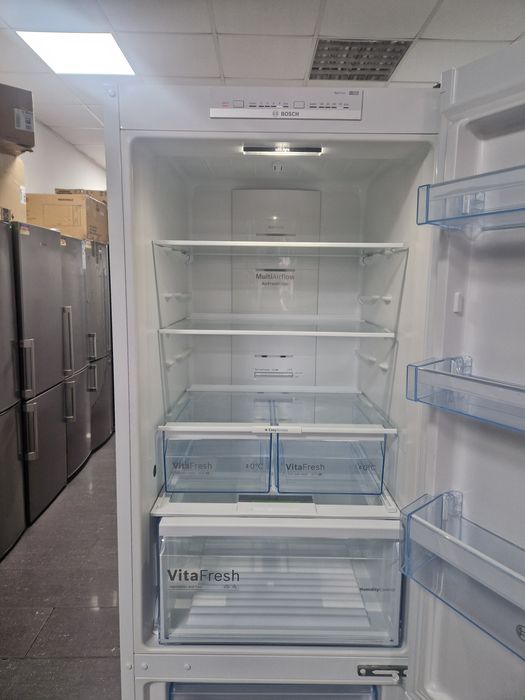 Хладилник с фризер Bosch 357 литра