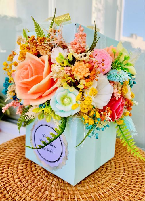 Аранжировки/букети с  ароматни цветя от глицеринов сапун.