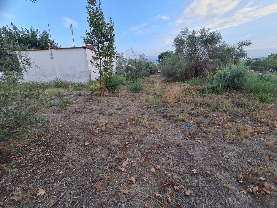 Продава се парцел в регулация 300 м2 в центъра на Неа Врасна, Гърция