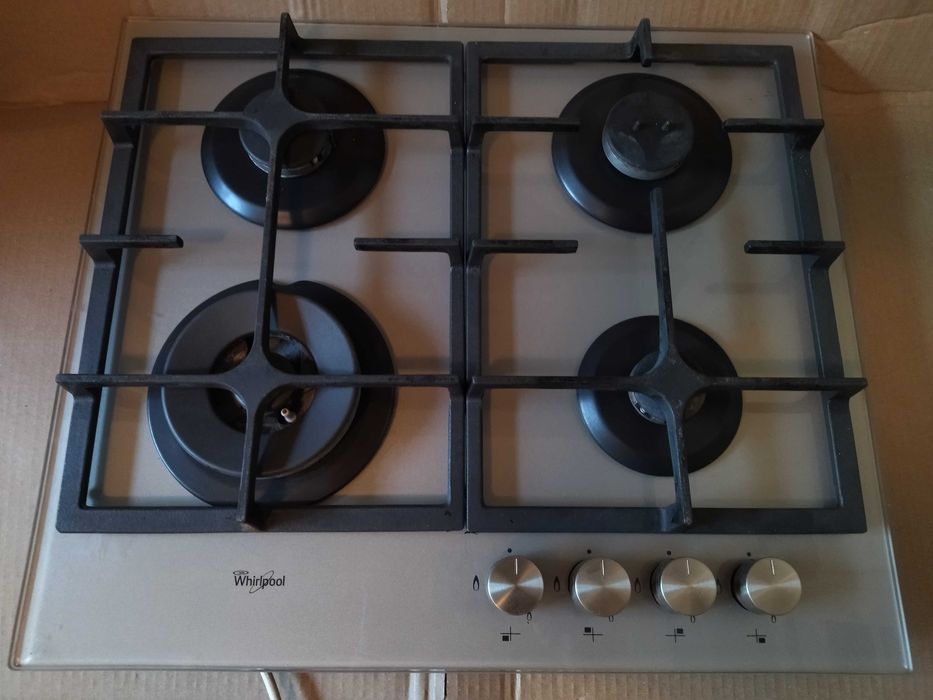 Plita incorporabila din ceramica pe gaz Whirlpool al șaselea simț model deosebit și modern se încadrează perfect în blatul de bucătărie și în mobila