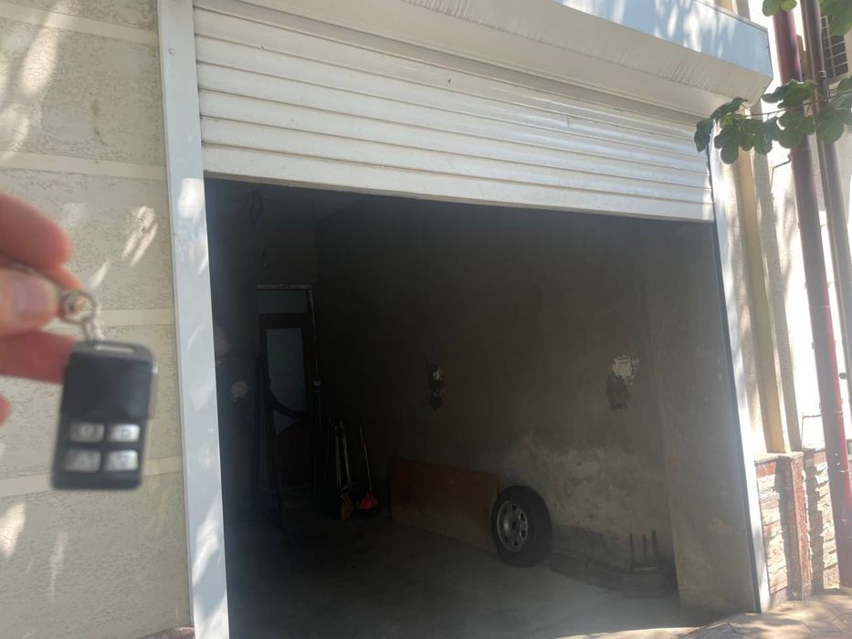 Darvoza pultda ochilib yopiladi