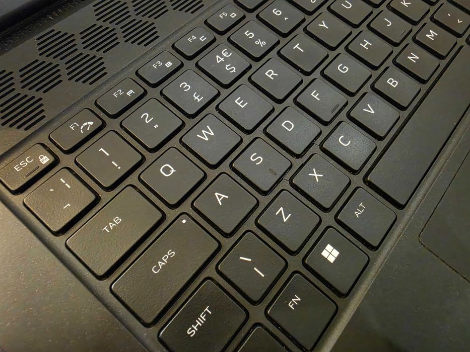 Alienware m15 R7 - i7 12700h / 16 Ram / RTX 3060 / 512 SSD