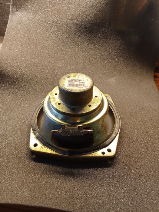 Продам автомобильный динамик BOSE