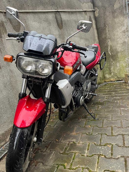 Motocicleta Xanthus ZR400