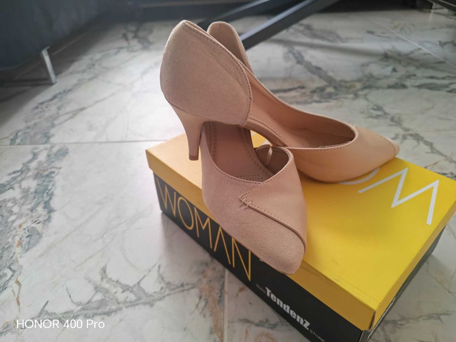 Бежови дамски обувки на ток №37 – нови