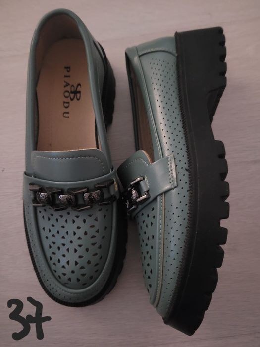 Vând pantofi dama 35lei bucata ,noi