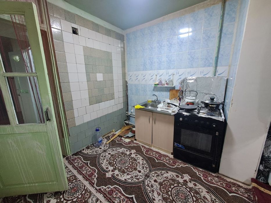 Продаётся Чирчик 3ком 3этаж 4мик