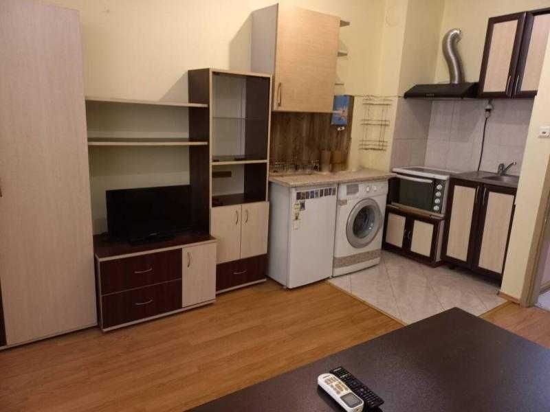 Дава се под наем Едностаен апартамент в Бургас, Център - 37 кв.м за 298.86 € - Снимка #2