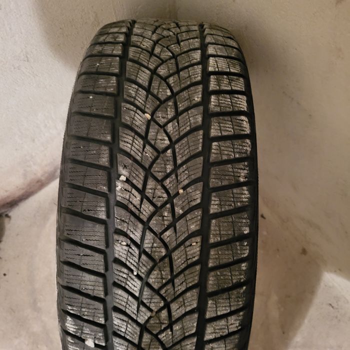 Гума Goodyear 245/45/R20