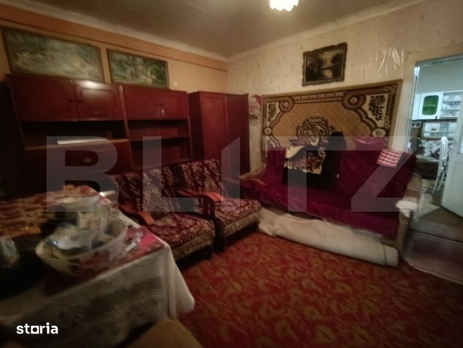 Casa cu 4 camere, baie, bucatarie, anexe, pivnita, teren 1000 mp