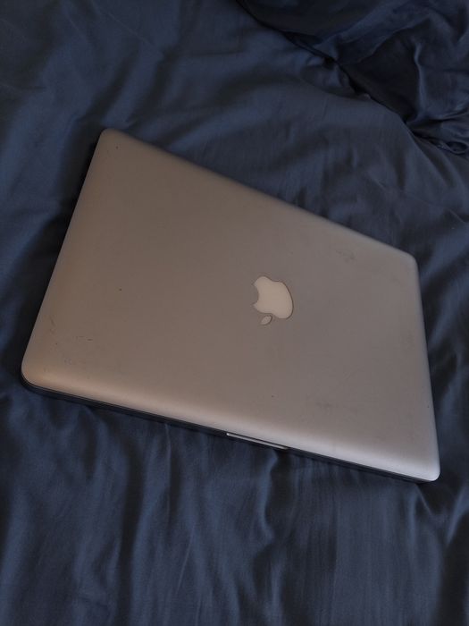 Продам MacBook Pro 2010 года