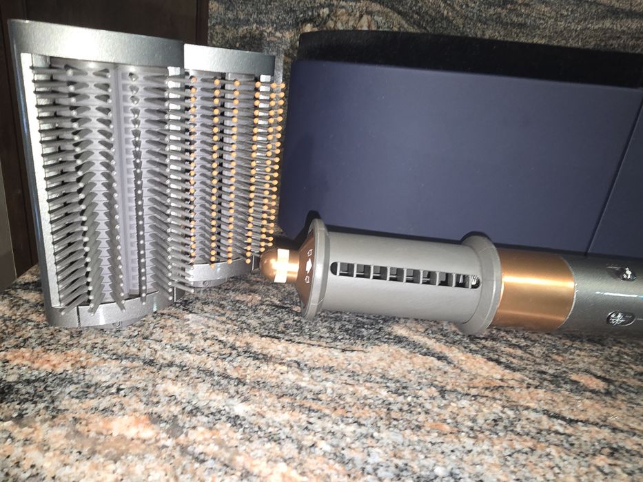 Dyson airwrap long като нов