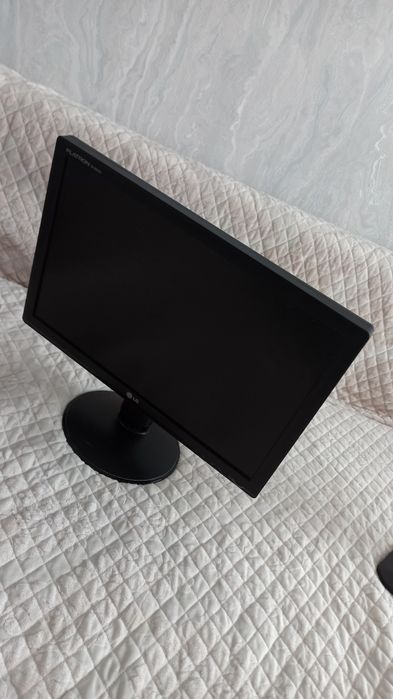 Мониторы LG целые и рабочие