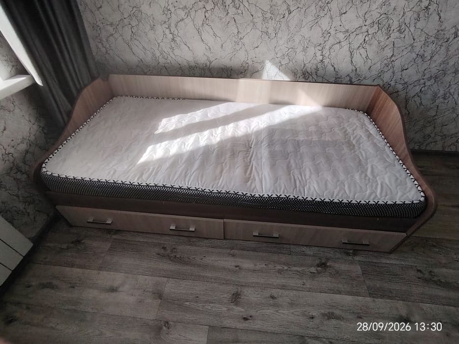 Продам 2 кровати с матрасом