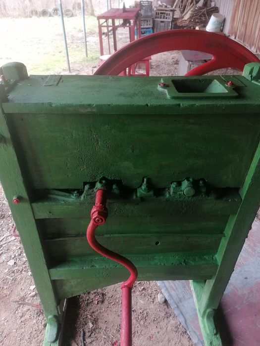 Mașină de curățat porumb manuala