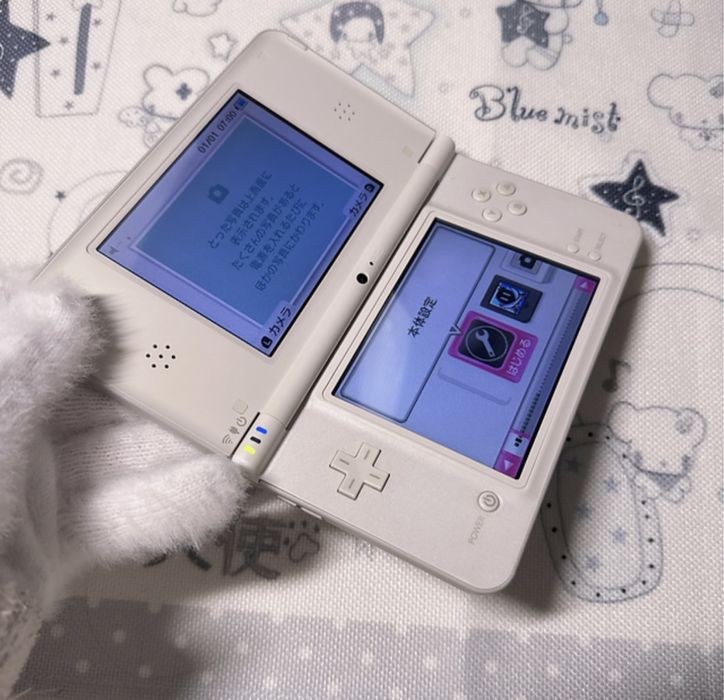 Бяло Nintendo DSI XL
