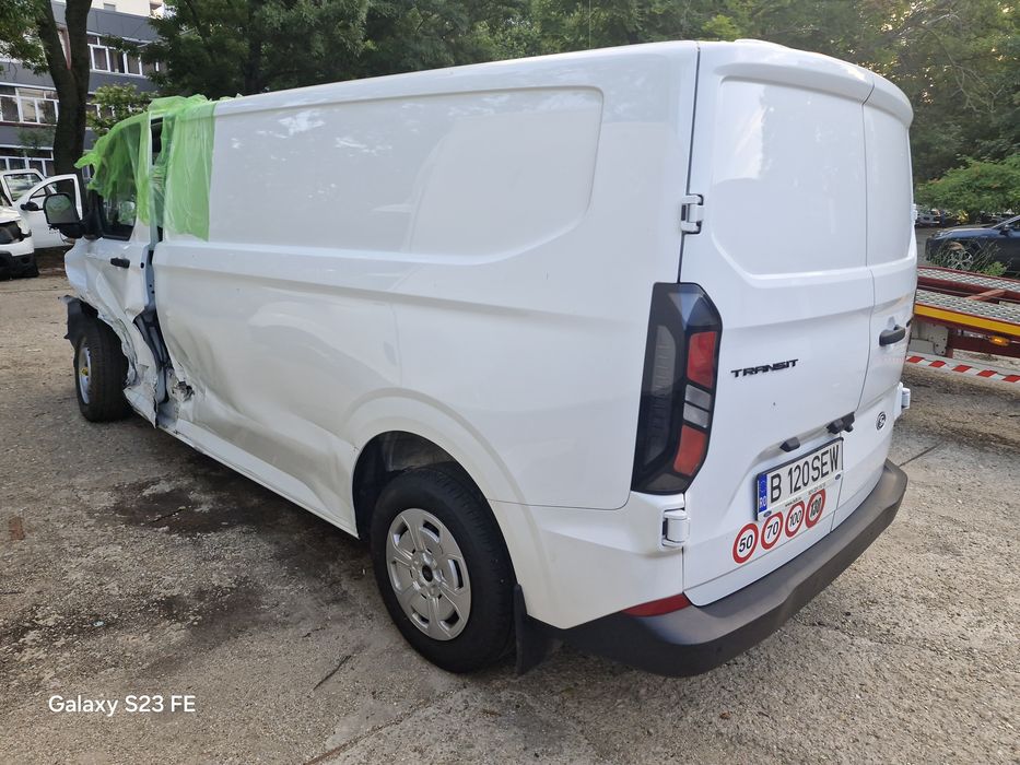 Ford Transit Custom 2025 Avariat