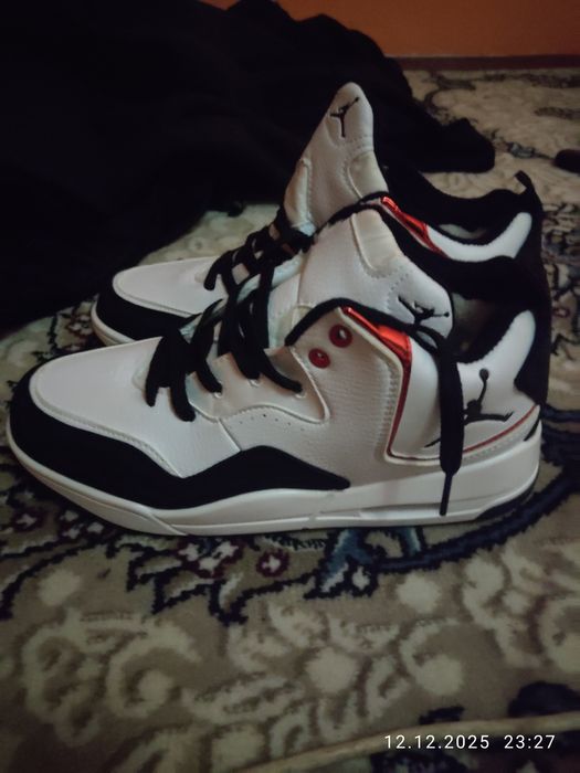 Мужские кроссовки