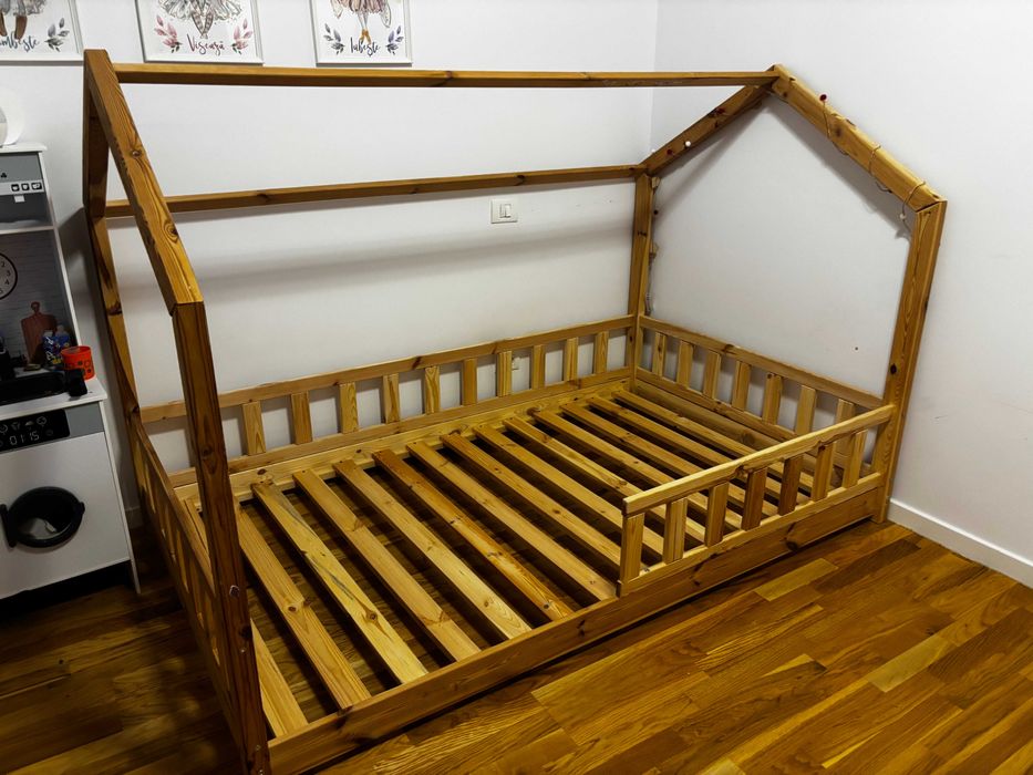 Pat de copii tip căsuța 120x200 cm + saltea inclusa!