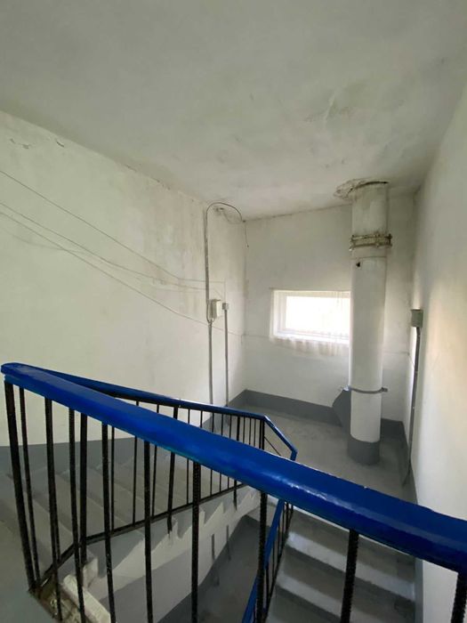 Продам 2-х ком. - на 8 мкр!