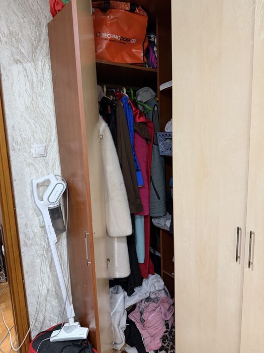 Продам угловой шкаф